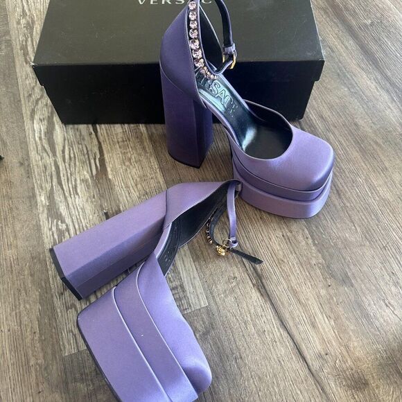 Versace Women's Medusa Aevitas Double Platform Pumps Size 10B - Picture 6 of 11